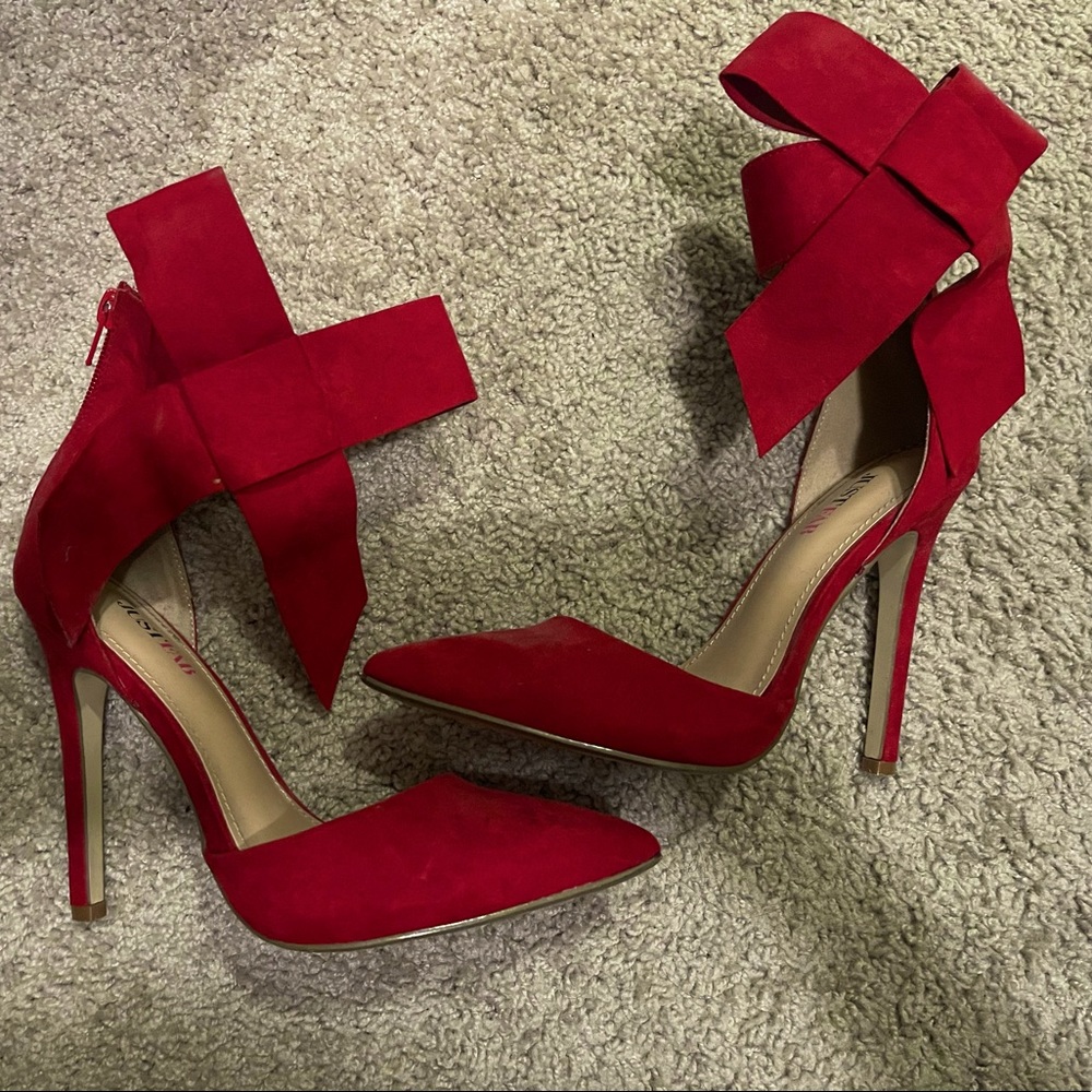 Beautiful Bow Heels